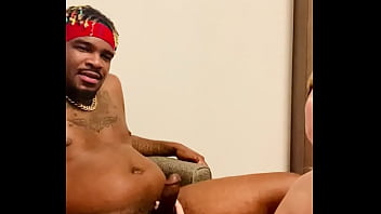 She chockin on that black cock