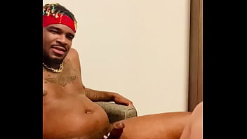 She chockin on that black cock