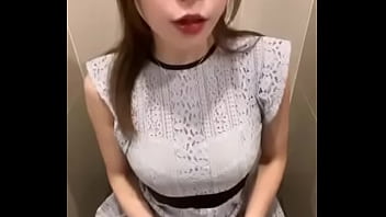 七瀬アリスがトイレでおしっこ 七瀬アリスがトイレでおしっこ