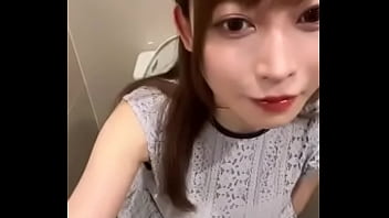 七瀬アリスがトイレでおしっこ 七瀬アリスがトイレでおしっこ