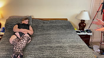 Mature gilf in black plays with multiple toys