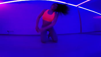 Twerk & booty shake dance contest final sasha x twerk girls