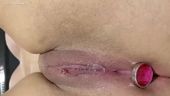 Minha empregada é muito gostosa levei ela no motel e ela não aguentou e gozou no meu pau