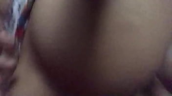 Se mueve excelente arriba de la pija