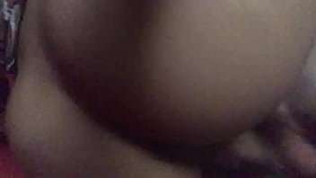 Se mueve excelente arriba de la pija