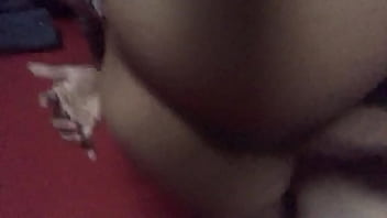 Se mueve excelente arriba de la pija