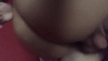 Se mueve excelente arriba de la pija