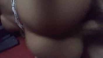 Se mueve excelente arriba de la pija