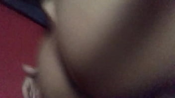 Se mueve excelente arriba de la pija