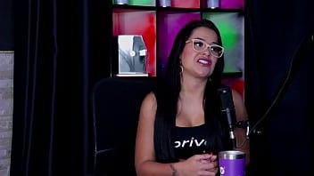 O motivo que decidiu fazer conteúdo pornô se decepcionou na primeira gravação quer colocar dedo no cu do homem e ao experimentar outra mulher emily louise watch sheer red