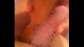 Se mete dos cepillos para mi deleite