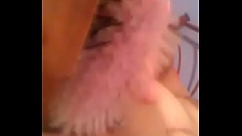 Se mete dos cepillos para mi deleite