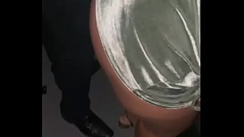 Eu tava numa cabine do swing com meu marido fazendo uma exibição ti já um cara na porta olhando meu marido colocou o cara pra dentro pra chupar minha buceta e socar a rola bem gostoso e mim