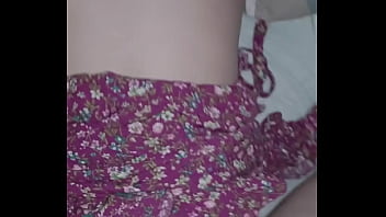 Latina de lindas tetas le encanta follar a cuatro patas