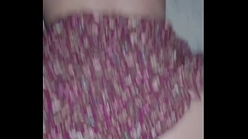 Latina de lindas tetas le encanta follar a cuatro patas