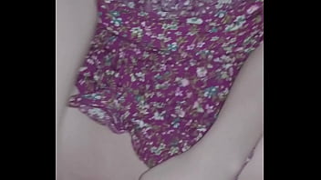 Latina de lindas tetas le encanta follar a cuatro patas