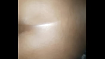 Darkskinned beauty throws it back hard Darkskinned beauty throws it back hard