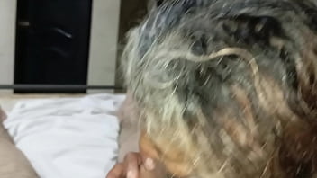 Que rica posición me la culeo a esta madura señora que bien se mueve con buena energía