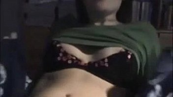 Babe cums while guy fingers her juicy shaven cunt