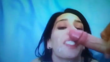 Lara tragone corrida facial