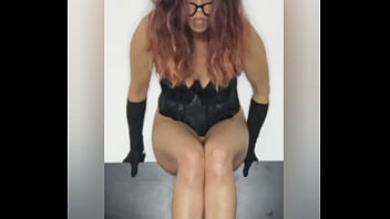 Amateur cachonda se graba mientras se toca