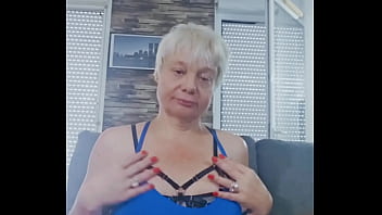 Hummmm je suis sur que tu bande mon gros cochon donne moi ta bite que la suce a Hummmm je suis sur que tu bande mon gros cochon donne moi ta bite que la suce a