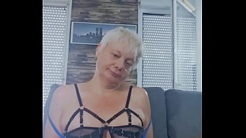 Hummmm je suis sur que tu bande mon gros cochon donne moi ta bite que la suce a Hummmm je suis sur que tu bande mon gros cochon donne moi ta bite que la suce a