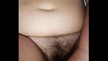 Fode minha buceta virgem com força estou abrindo ela pra voce meter