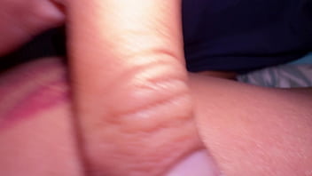 Le chupo las tetas me escupe en a boca y se viene en mi boca