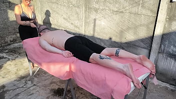 “massagem com vento no corpo e desejo na pele ”