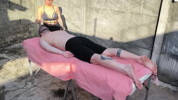 “massagem com vento no corpo e desejo na pele ”