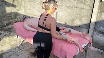 “massagem com vento no corpo e desejo na pele ”