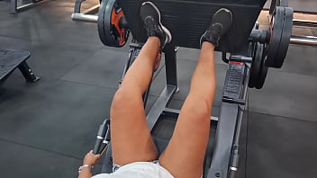 Suadinha e bem putinha na academia