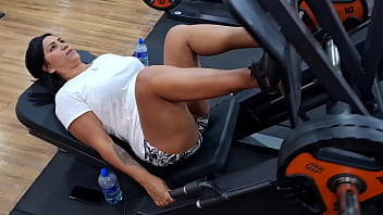 Suadinha e bem putinha na academia