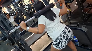 Suadinha e bem putinha na academia