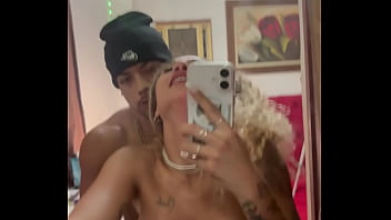 Minha professora de inglês veio me dar aula e no final acabou sendo comida