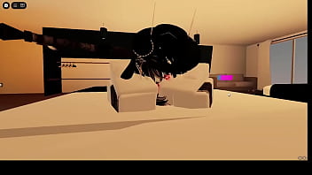 Sendo usada como brinquedo no condo do roblox ️️