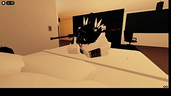 Sendo usada como brinquedo no condo do roblox ️️