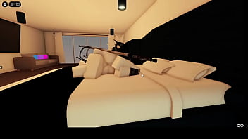 Sendo usada como brinquedo no condo do roblox ️️