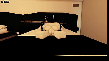 Sendo usada como brinquedo no condo do roblox ️️