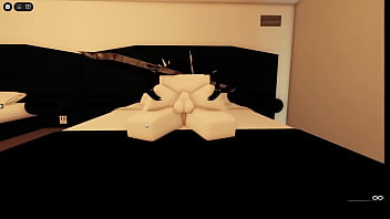 Sendo usada como brinquedo no condo do roblox ️️