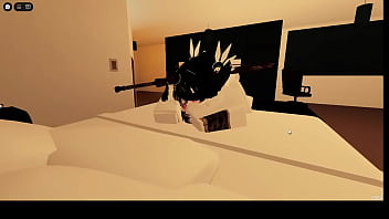 Sendo usada como brinquedo no condo do roblox ️️