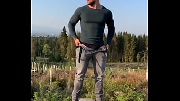 Presumindo El Pene En El Campo thumbnail