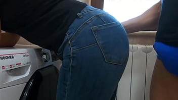 La esposa infiel es follada en la lavadora por el vecino para vengarse del marido que está con su amante