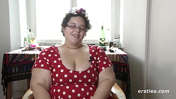 Amelie masturbates while we watch