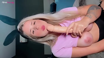 De 4 coelhinha loira mete o dildo na bucetinha até gozar aline novak