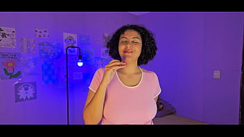 Bia avaliando um fã real no chat