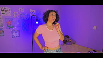 Bia avaliando um fã real no chat