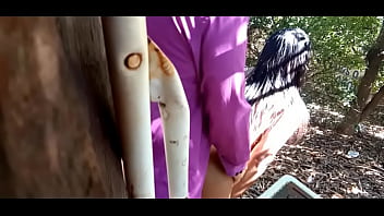 A faxineira entrou na boca em vez de gorjeta ela gosta mais de esperma na cara da safada