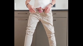 Geile Masturbation In Sandalen thumbnail